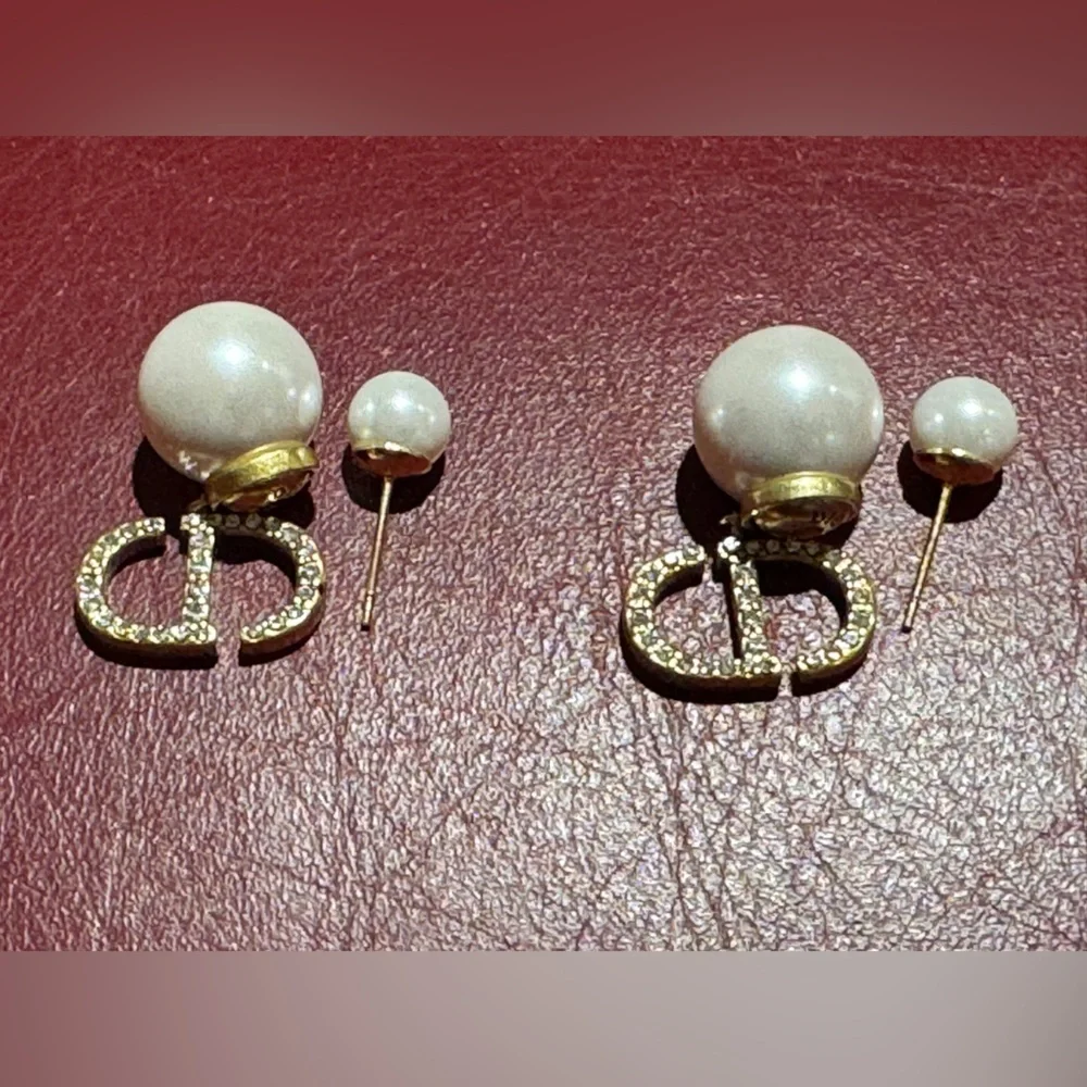 Elegant Gold and White Pearl Earrings - Picture 2 of 3